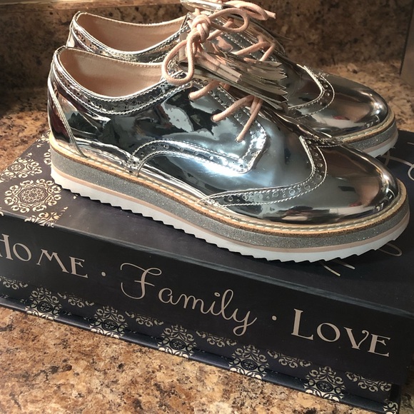 Zara Silver Metallic Wingstop Oxfords - Picture 3 of 4